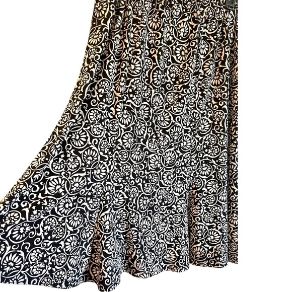 WOMENS, PLUS SIZE FIT & FLARE SKIRT. STRETCHY & COMFORTABLE. SIZE 14W - Picture 2 of 6